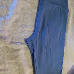 Beautiful lulAroe leggings